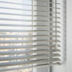 ⁦ستائر شرائح الألمنيوم الكلاسيكية – لون رصاصي⁩ - الصورة ⁦3⁩