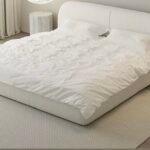 سرير كرما مخمل بيج