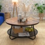 طاولة قهوة دائرية بقاعدة بيـدستال ومساحة تخزين أنيقة