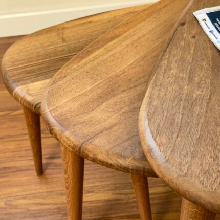 طاولة قهوة ثلاثية الارجل